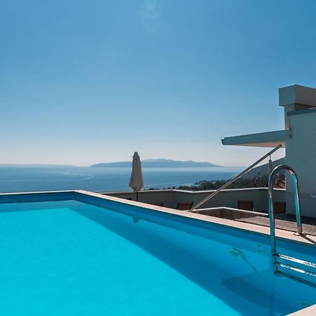 Apartment Lui With Rooftop Swimming Pool Ičići Exterior foto