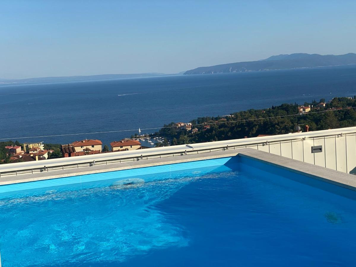 Apartment Lui With Rooftop Swimming Pool Ičići Exterior foto